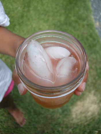 strawberry lemonade from preserves | aneelee.wordpress.com