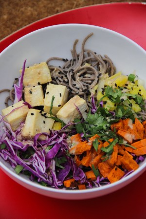 soba and roasted sweet potato salad | aneelee.com
